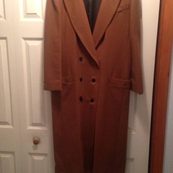 Cashmere and Wool Coat - Picture 3 of 6